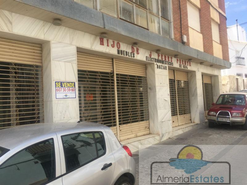 For sale of building in Vélez-Rubio