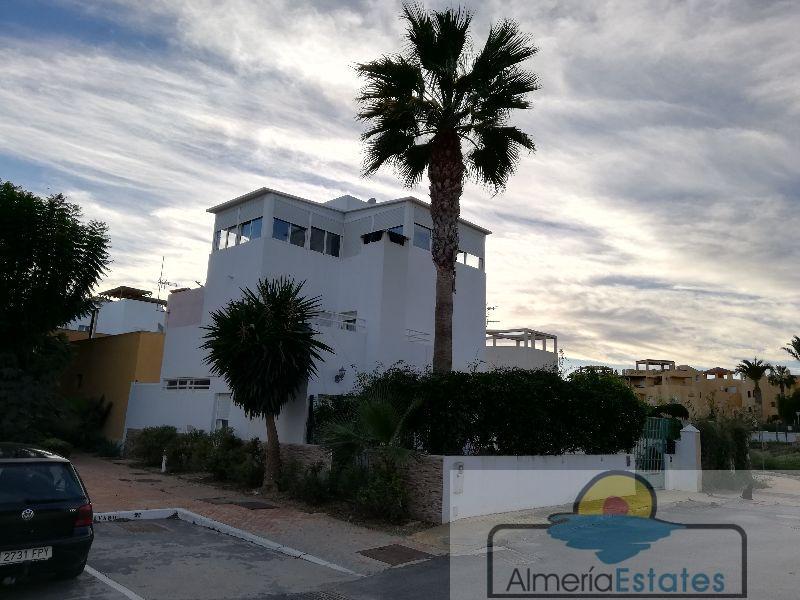 Venta de villa en Vera