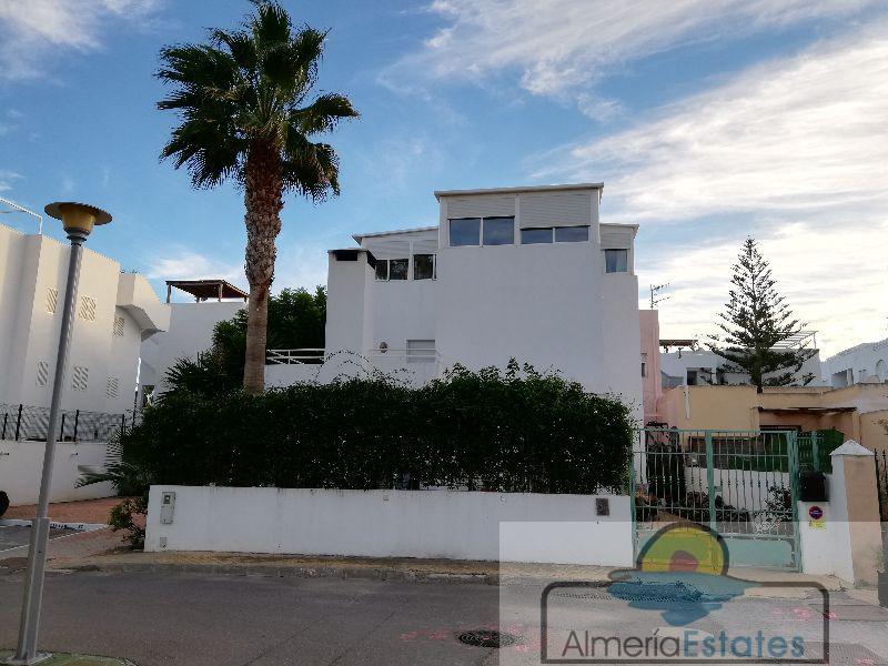 Venta de villa en Vera