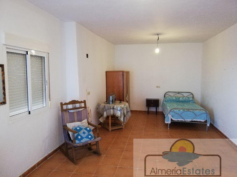 Venta de casa en Urrácal