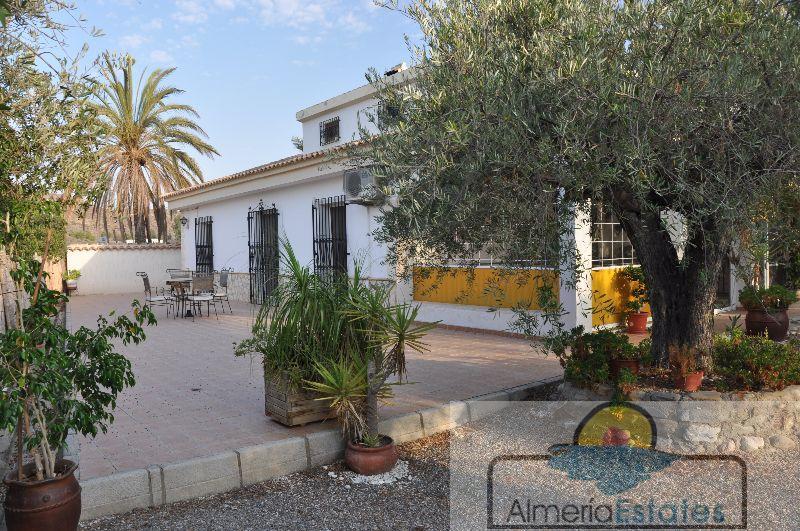 Venta de villa en Cantoria