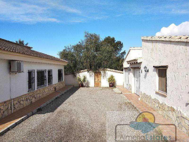 Venta de villa en Cantoria