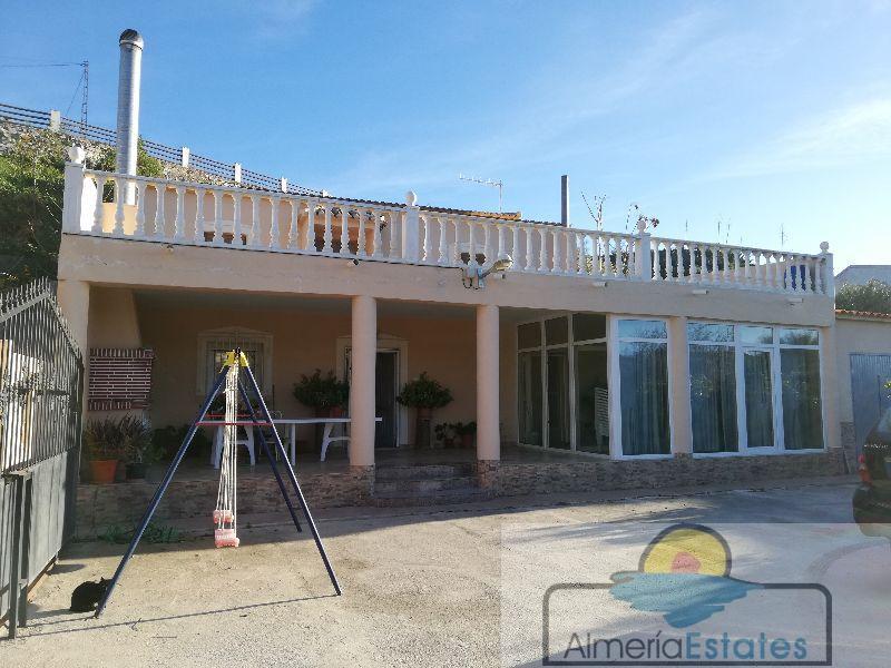 For sale of villa in Oria