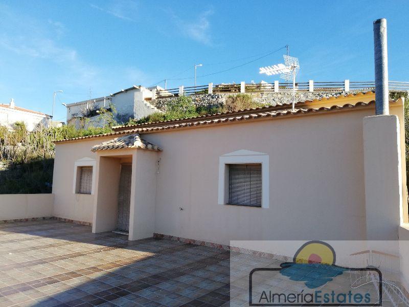 For sale of villa in Oria