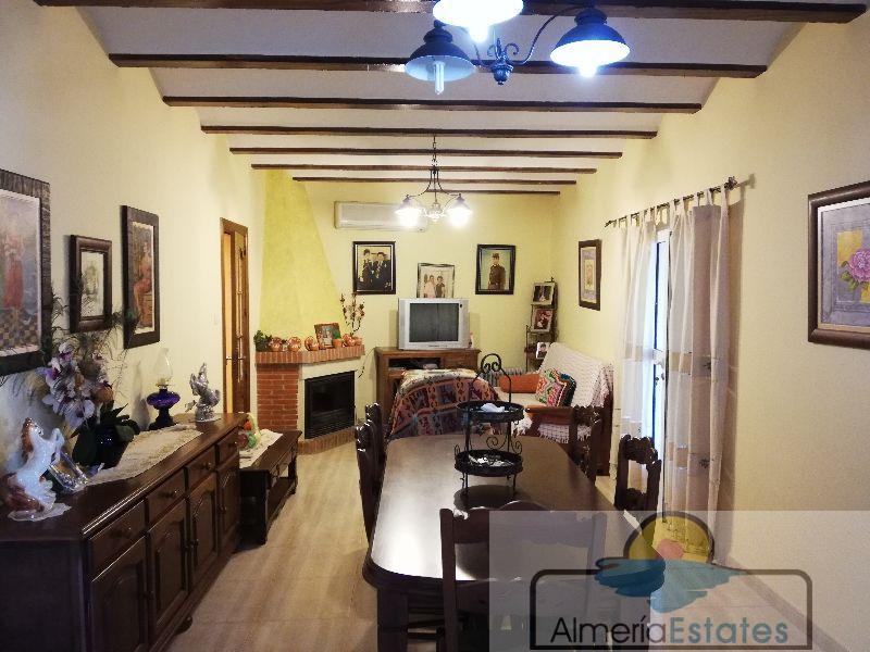 For sale of villa in Oria