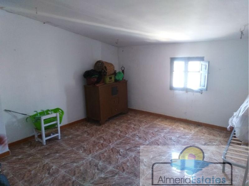 For sale of house in Vélez-Rubio
