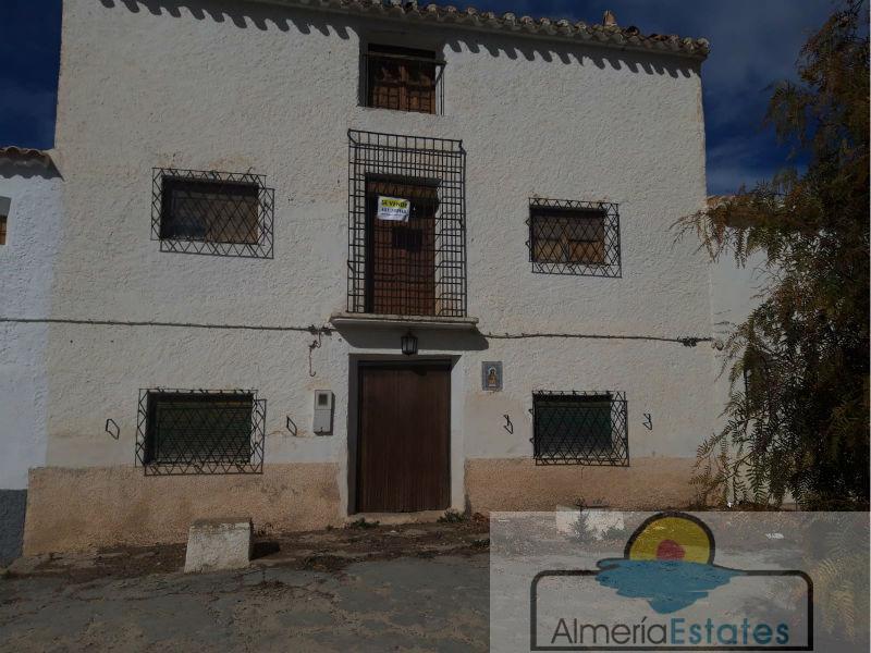 For sale of house in Vélez-Blanco