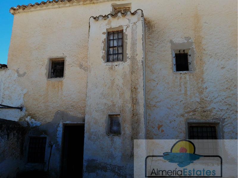 For sale of house in Vélez-Blanco