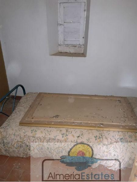 For sale of house in Vélez-Blanco