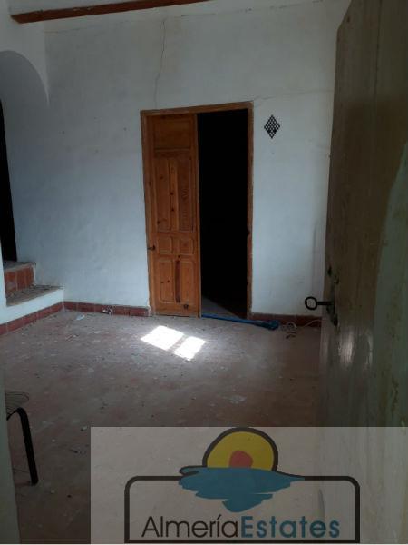 For sale of house in Vélez-Blanco