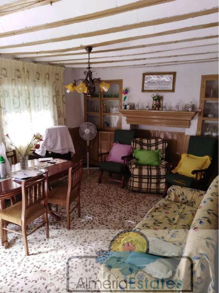 For sale of house in María