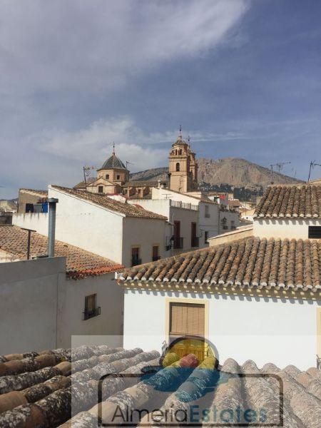 For sale of house in Vélez-Rubio