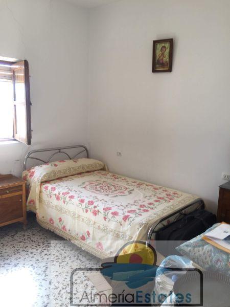 For sale of house in Vélez-Rubio