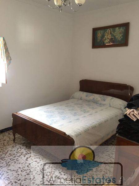 For sale of house in Vélez-Rubio