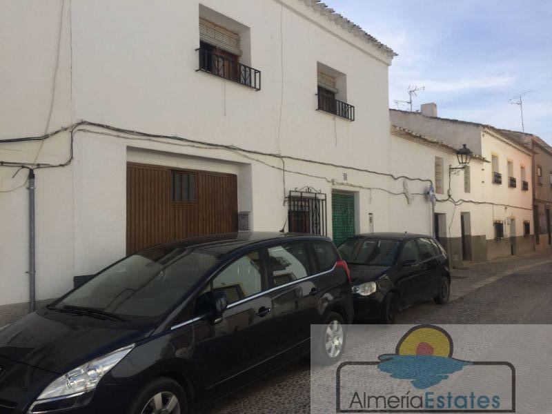 For sale of house in Vélez-Rubio