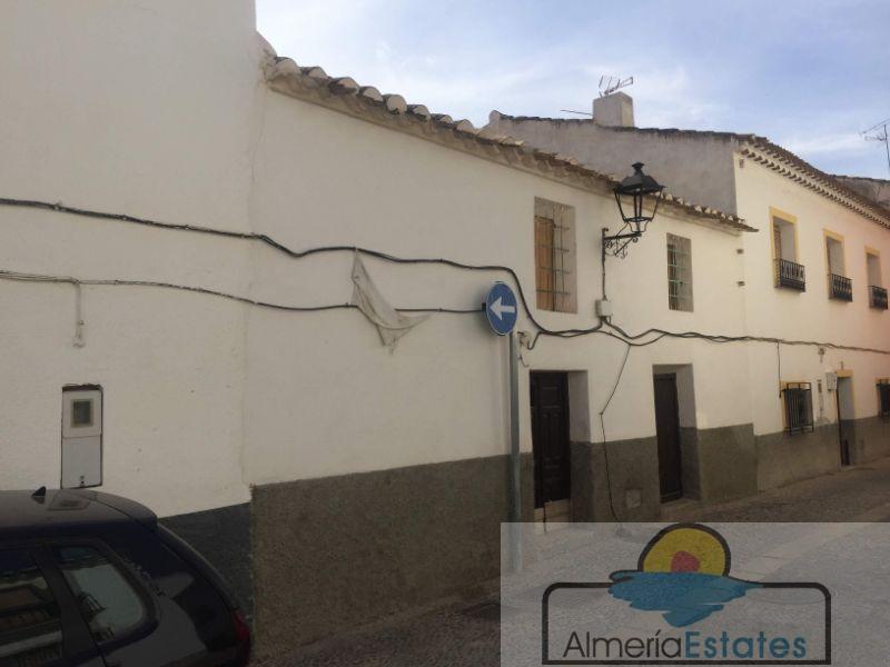 For sale of house in Vélez-Rubio