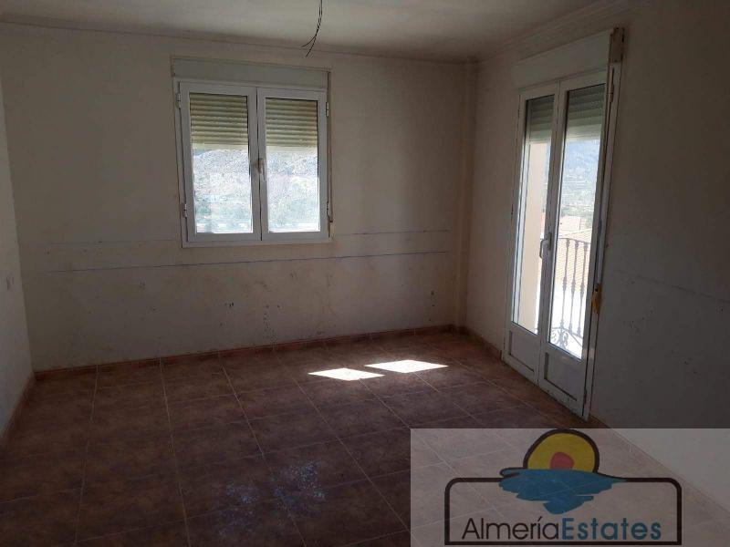 For sale of house in Vélez-Rubio