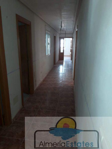 For sale of house in Vélez-Rubio