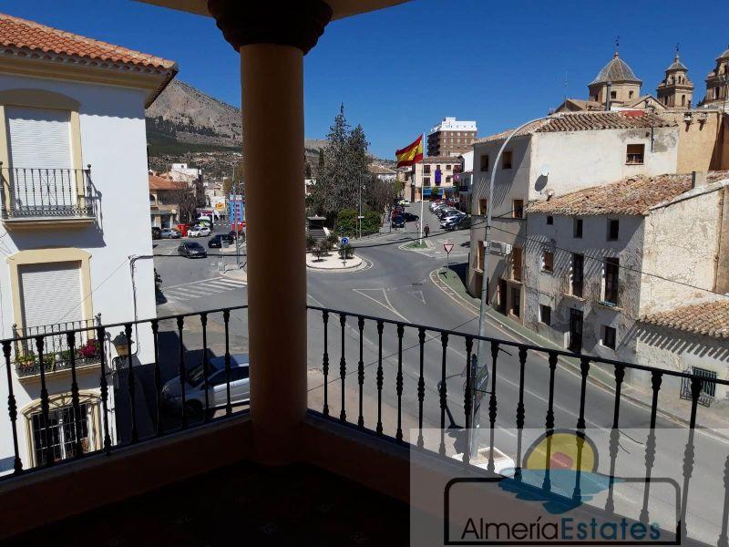 For sale of house in Vélez-Rubio