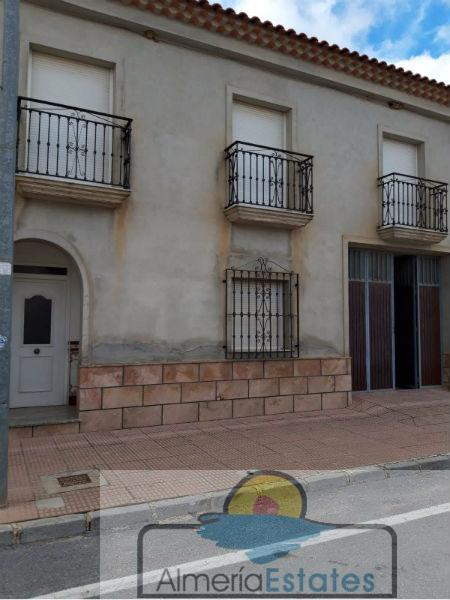 For sale of house in María