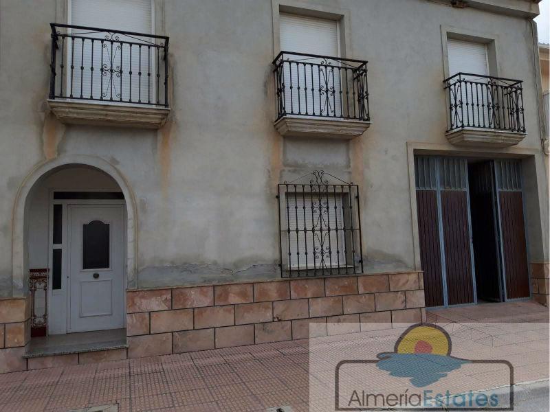 For sale of house in María