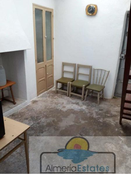 For sale of house in Vélez-Rubio