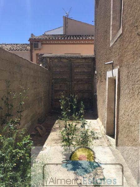 For sale of house in María