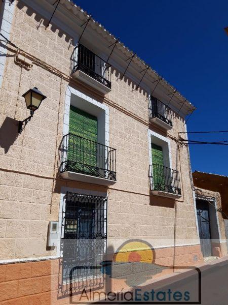 For sale of house in María