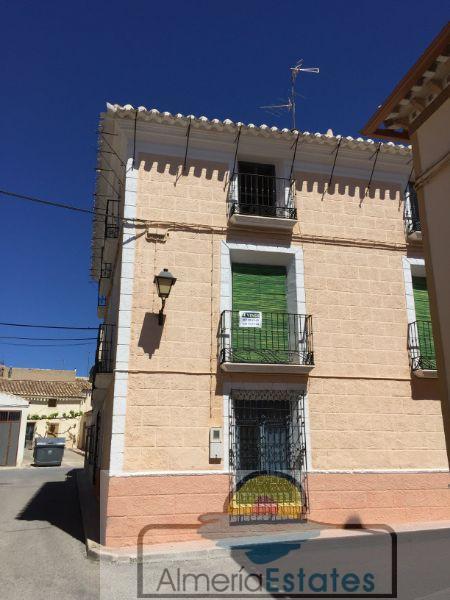 For sale of house in María