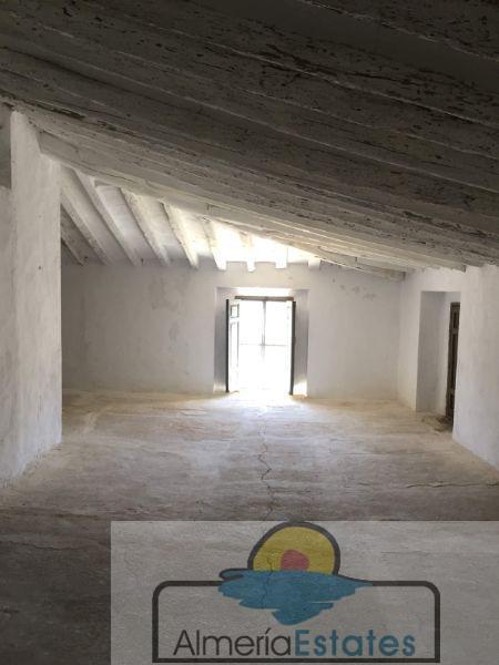 For sale of house in María