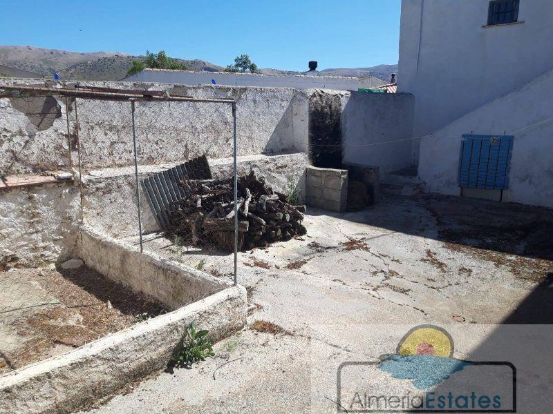 For sale of house in Cúllar