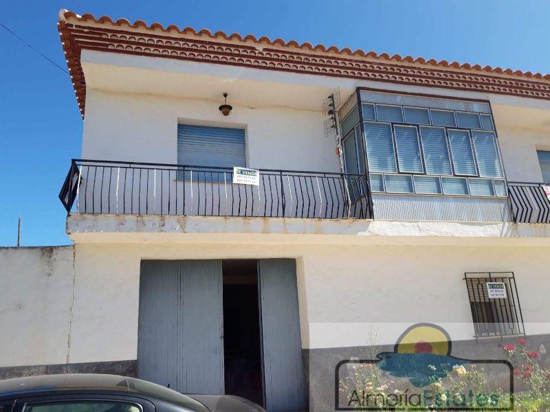 For sale of house in Cúllar
