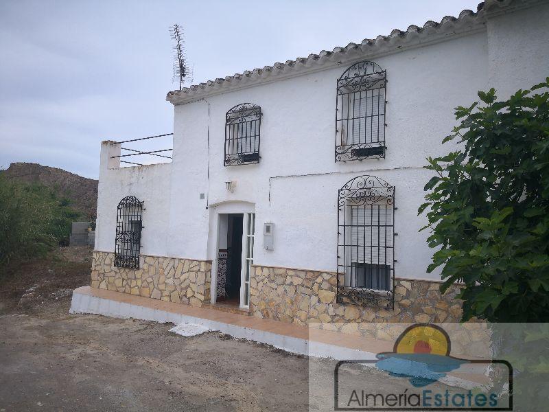 For sale of house in Arboleas