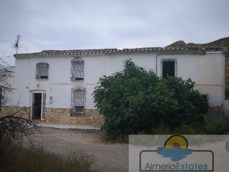 For sale of house in Arboleas