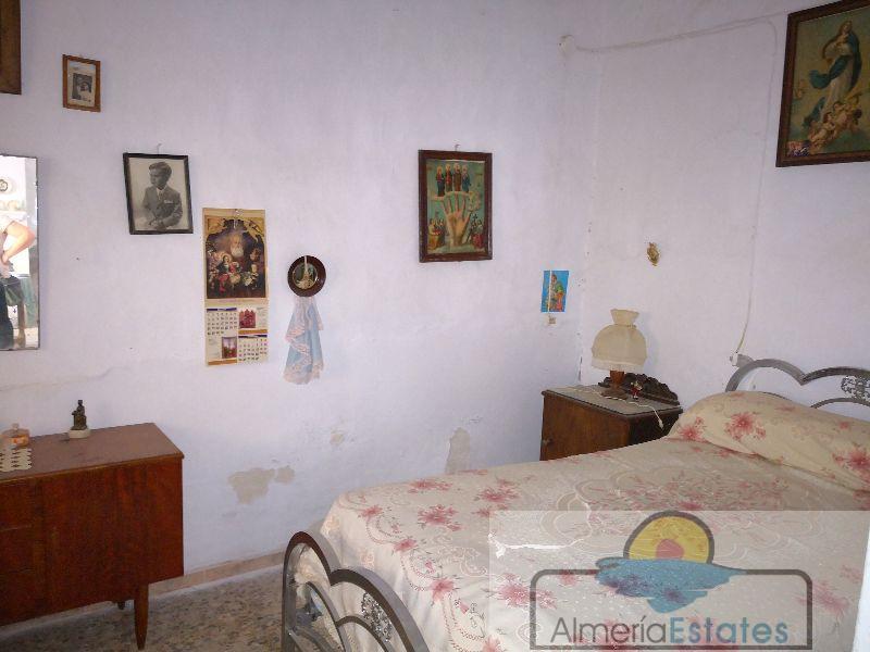 Venta de casa en Somontín