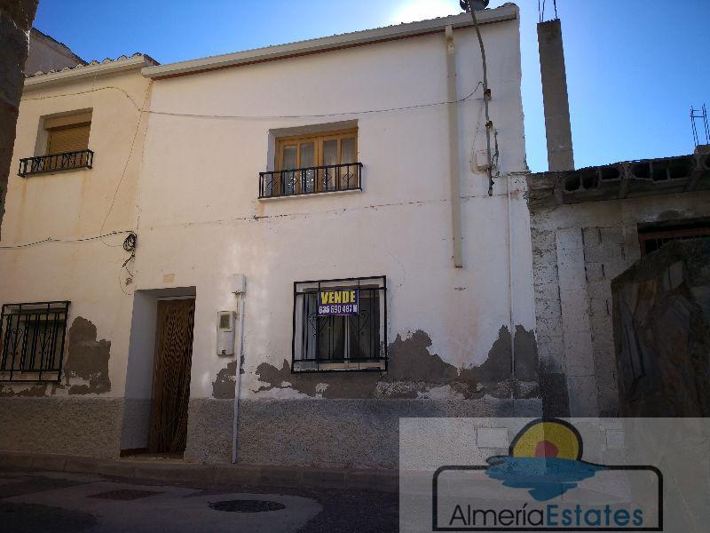 Venta de casa en Somontín