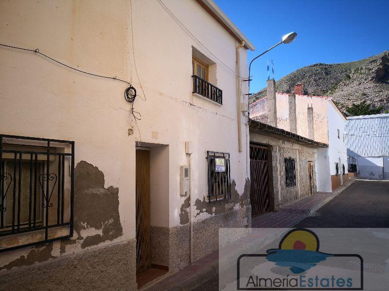 Venta de casa en Somontín