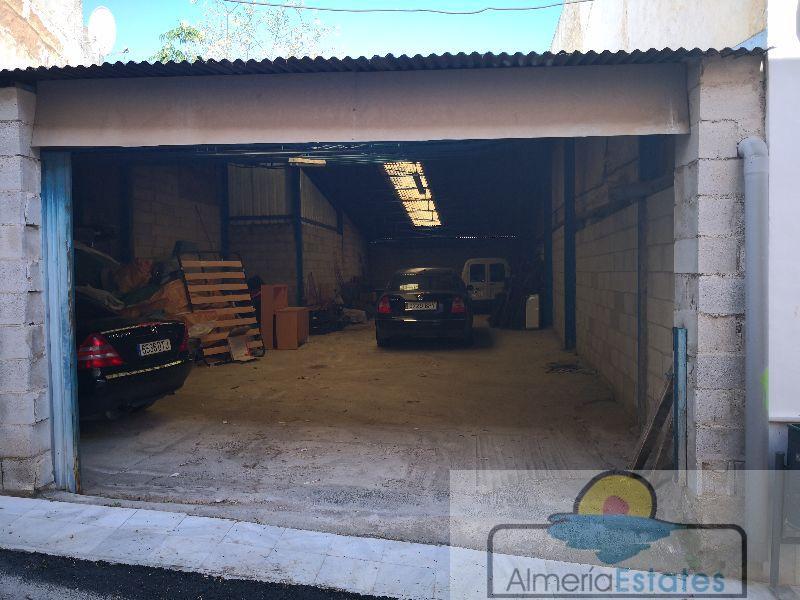 For sale of garage in Fines