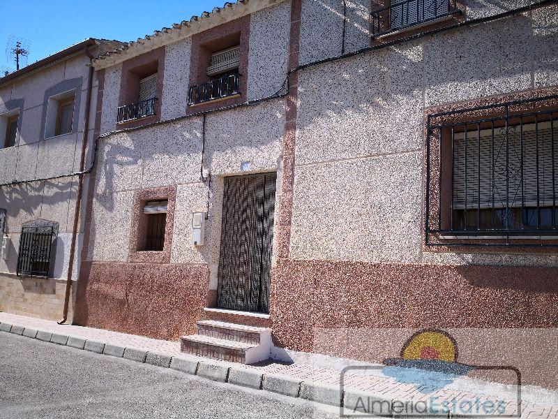 Venta de casa en Somontín