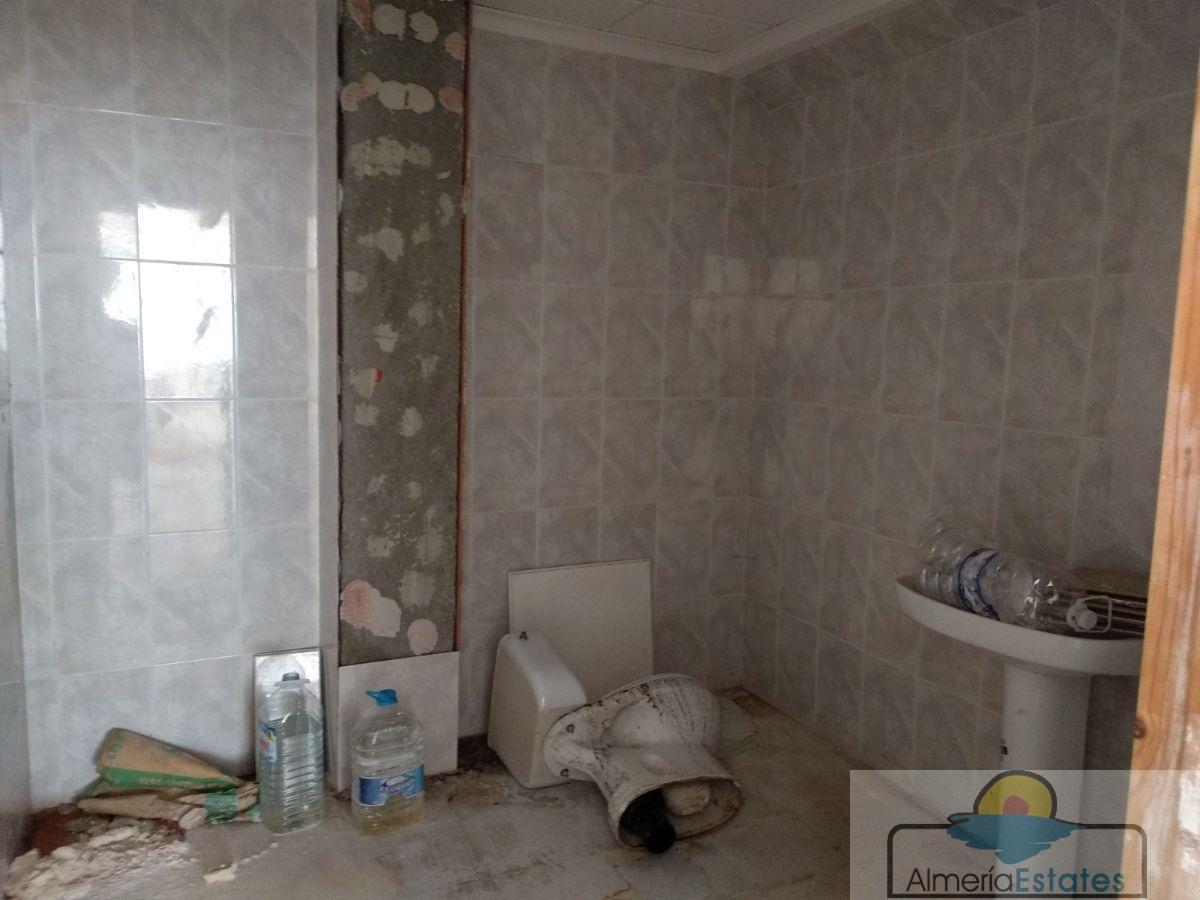 For sale of commercial in Zurgena