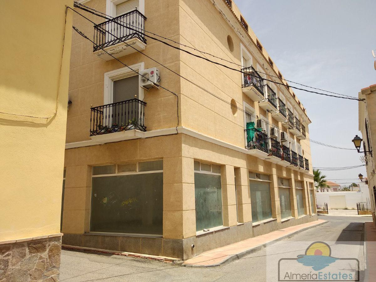 Venta de local comercial en Zurgena