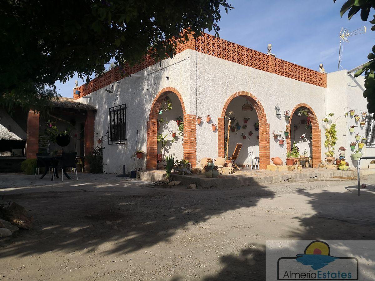 For rent of villa in Albox