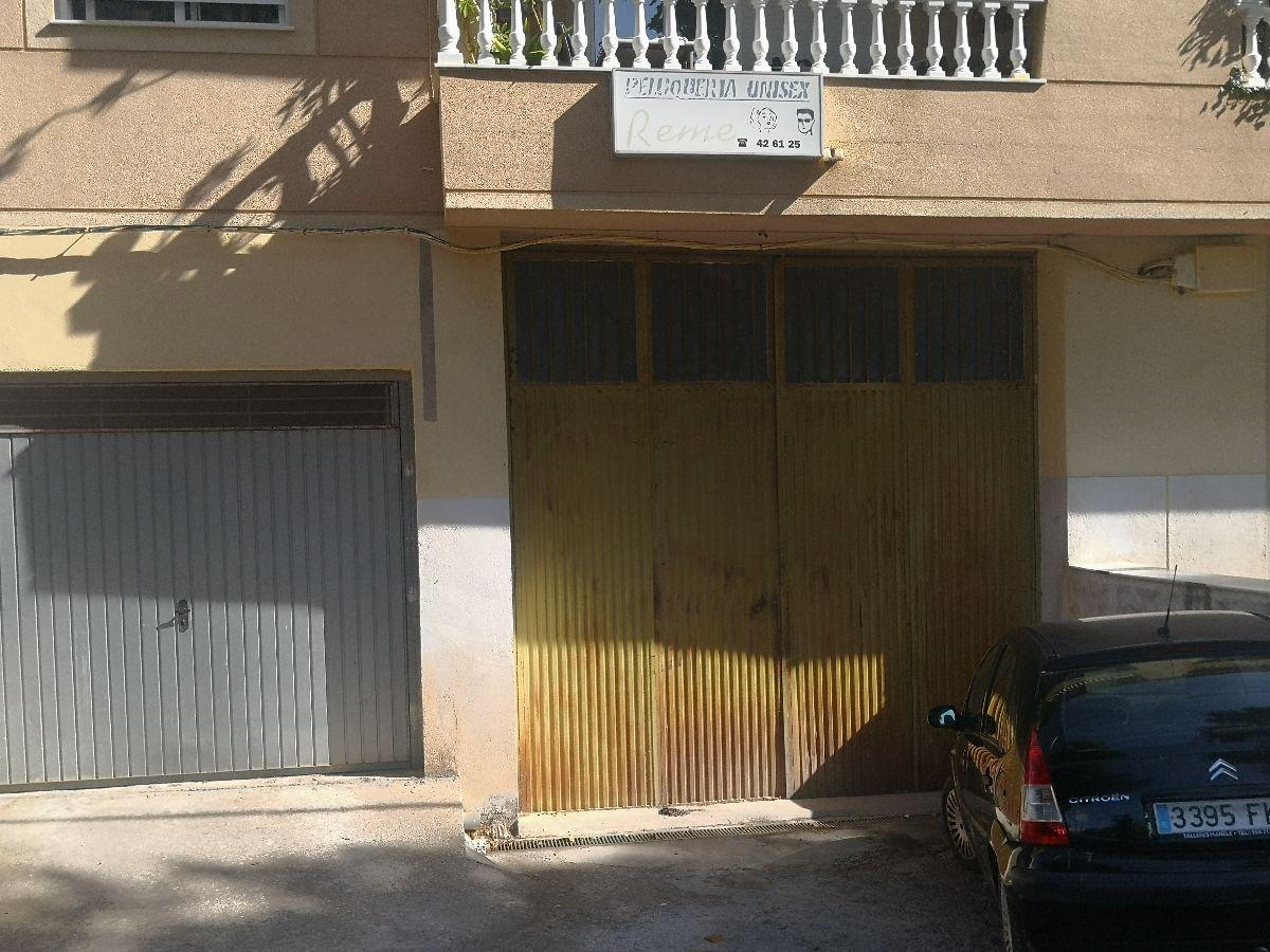 For sale of commercial in Serón
