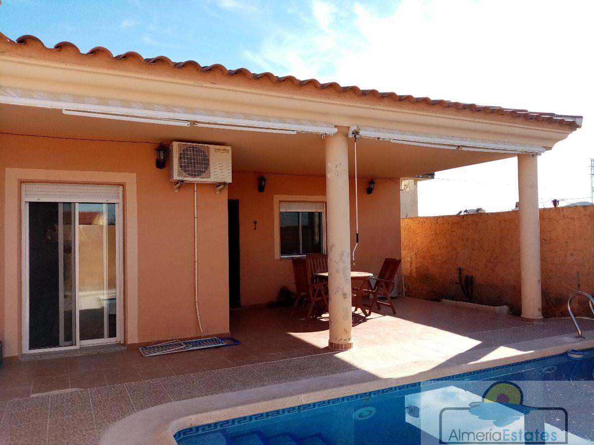 For sale of villa in Zurgena