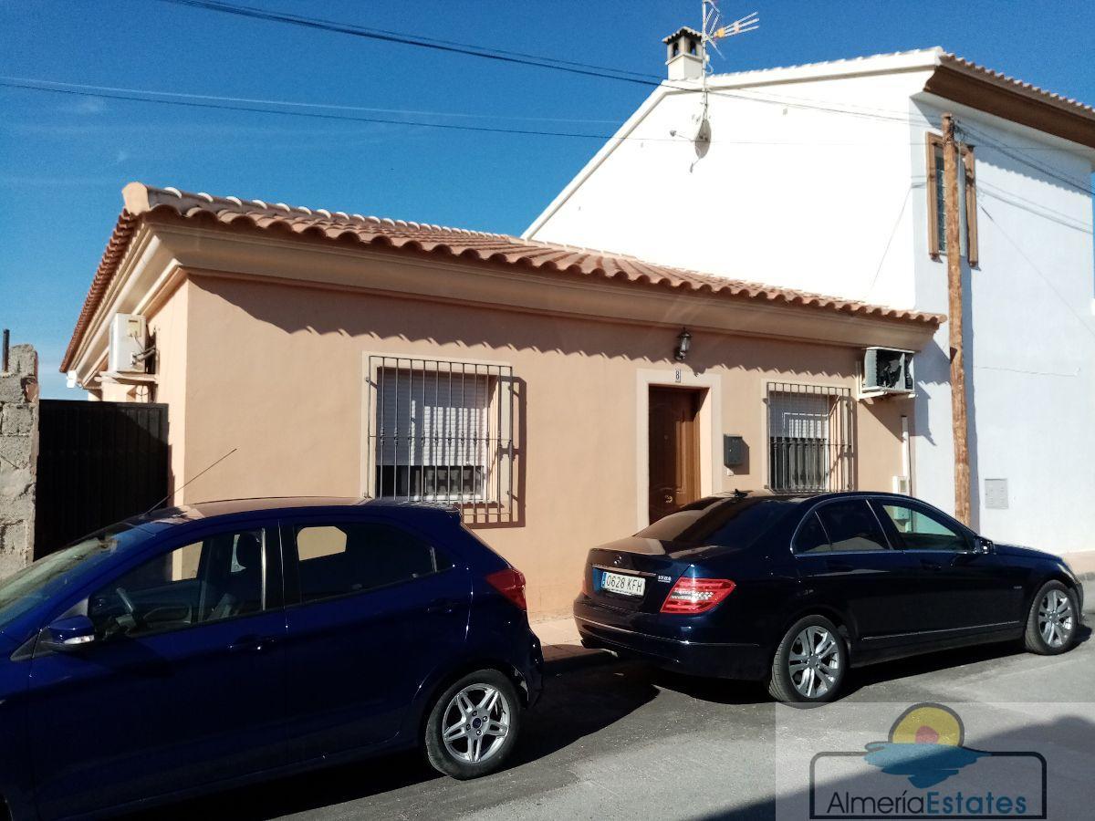 Venta de villa en Zurgena
