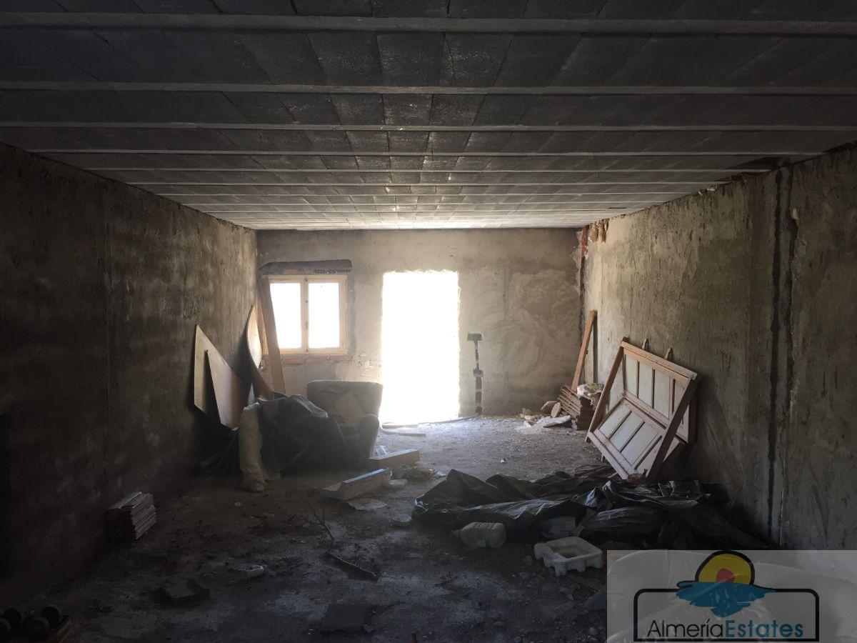 For sale of house in Vélez-Blanco