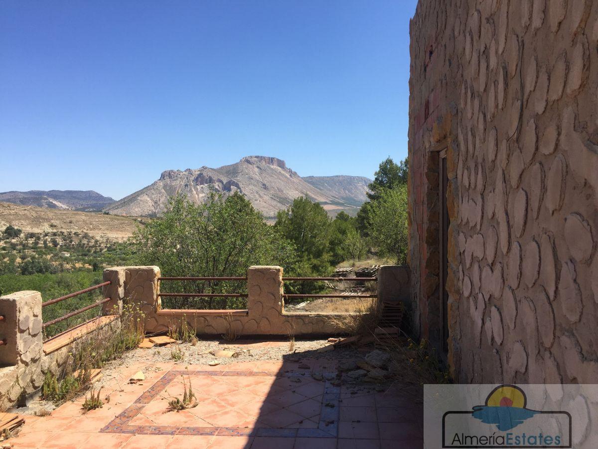 For sale of house in Vélez-Blanco