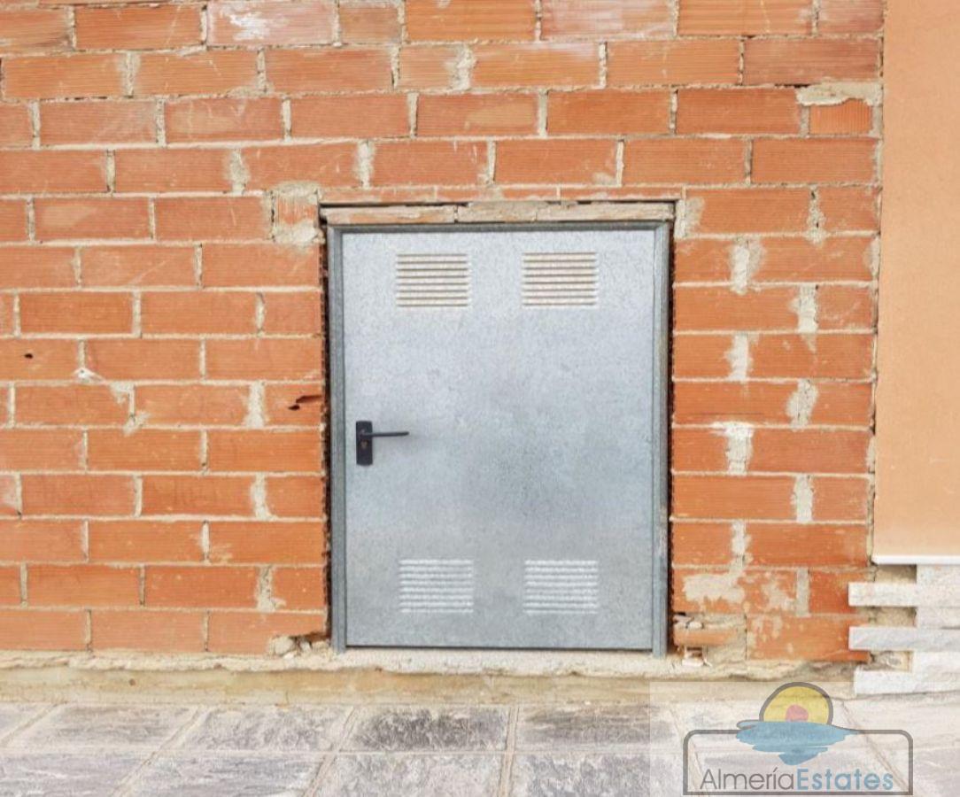 Venta de local comercial en Fines
