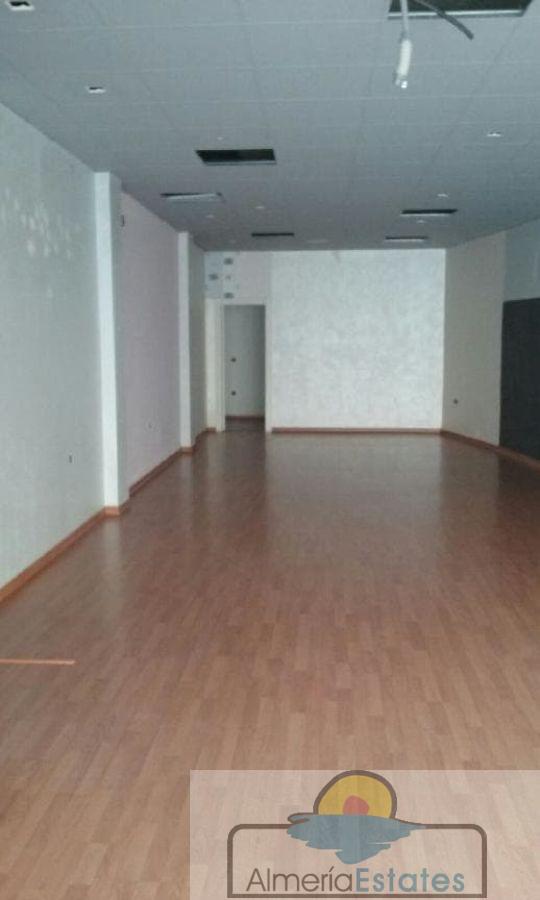 Venta de local comercial en Macael