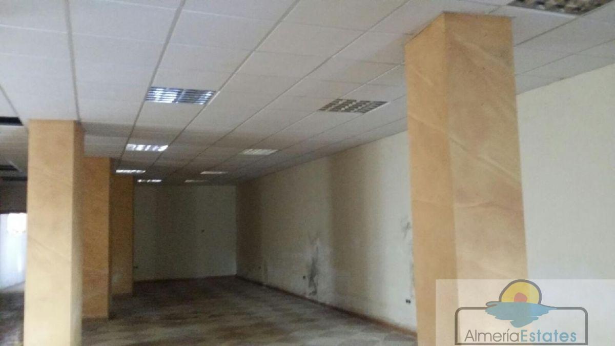 Venta de local comercial en Macael